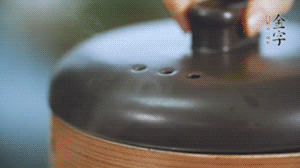 水開后轉(zhuǎn)中火蒸50-60分鐘。