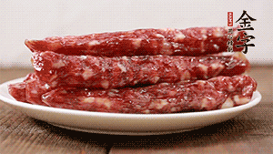 金字香腸切小段備用。