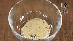 純牛奶溶解稀釋酵母。