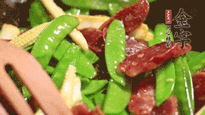 出鍋前加少許鹽調(diào)味就可以啦！