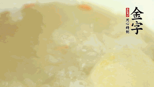 然后再放紅棗、枸杞，調和湯品味道，小火燉煮1小時。