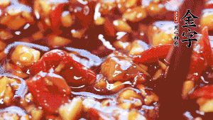 加入蒜末后攪拌均勻，讓每一種味道更加融合。(這個醬汁是不是看起來很誘人啊^_^)