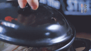 大火煮沸后，小火慢燉1～1.5個小時。