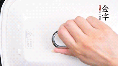 大火煮開后，再上鍋中火蒸20分鐘，出鍋后撒上蔥花。