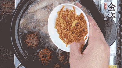 放蟲(chóng)草花再煮10分鐘。