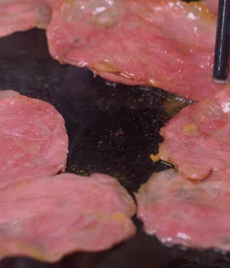 金字淡火腿用黃油/橄欖油煎熟。