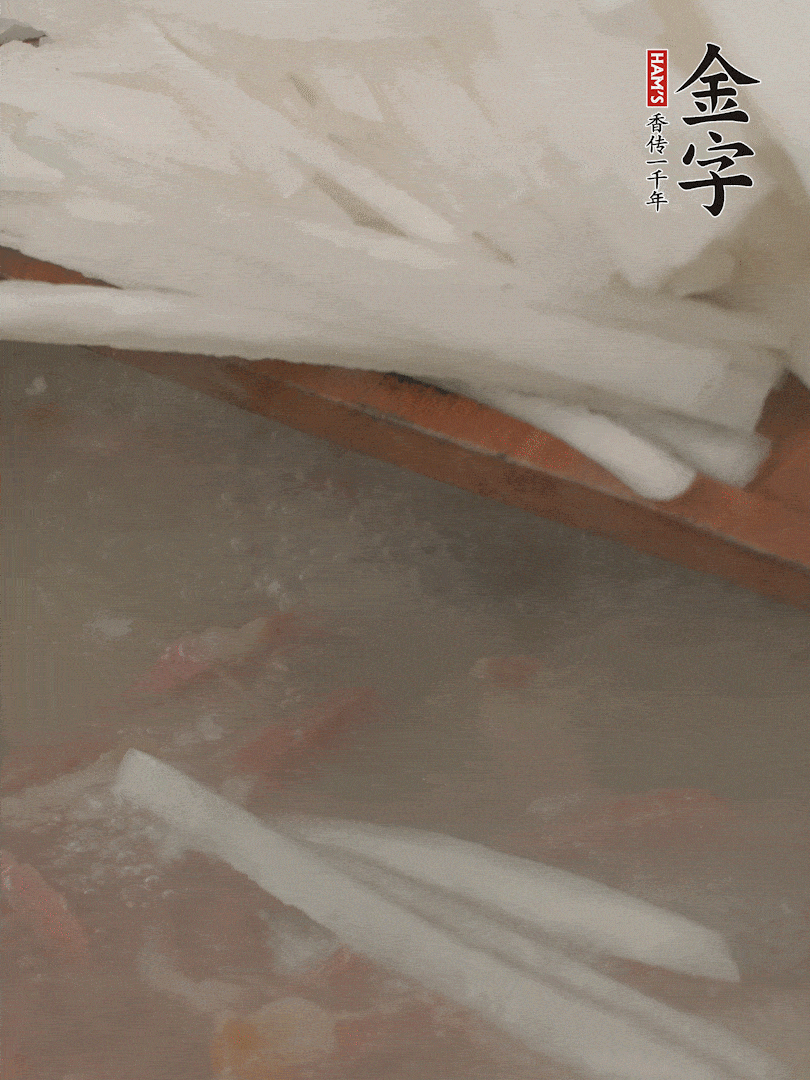 放蘿卜絲，燉5分鐘。