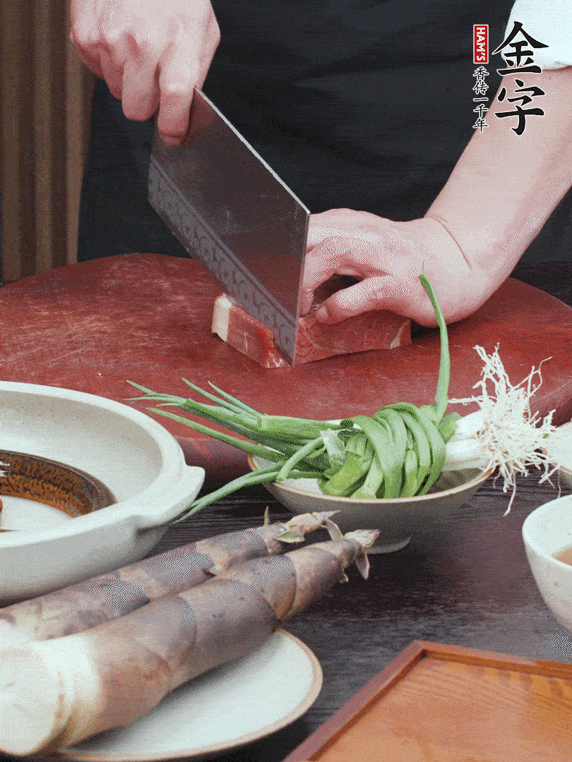 金字火腿切片；姜切片。