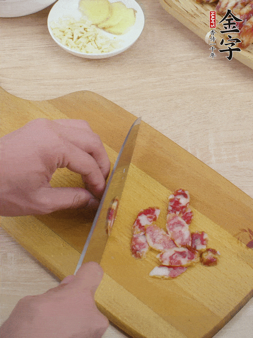 金字土香腸切片。