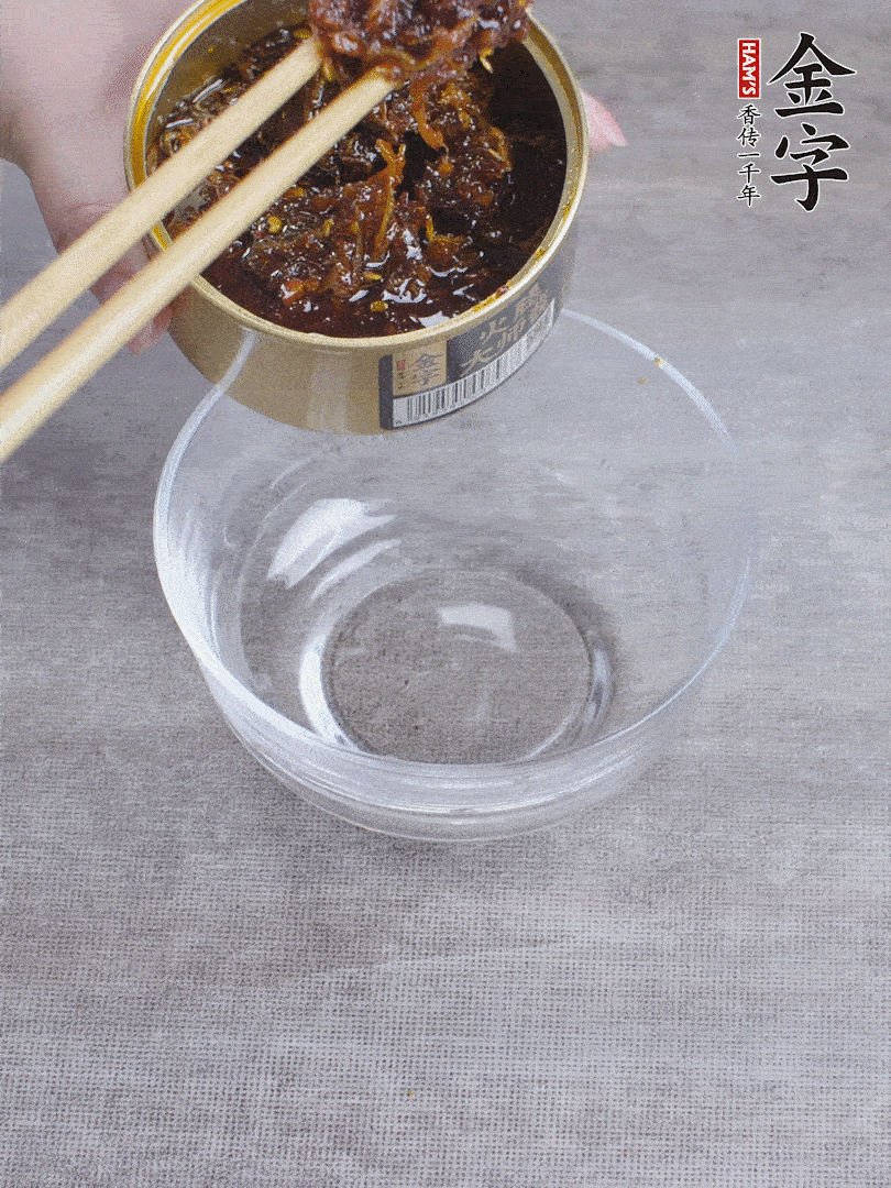 金字火腿大師醬2勺、醬油1勺、白砂糖1/2勺調(diào)勻。