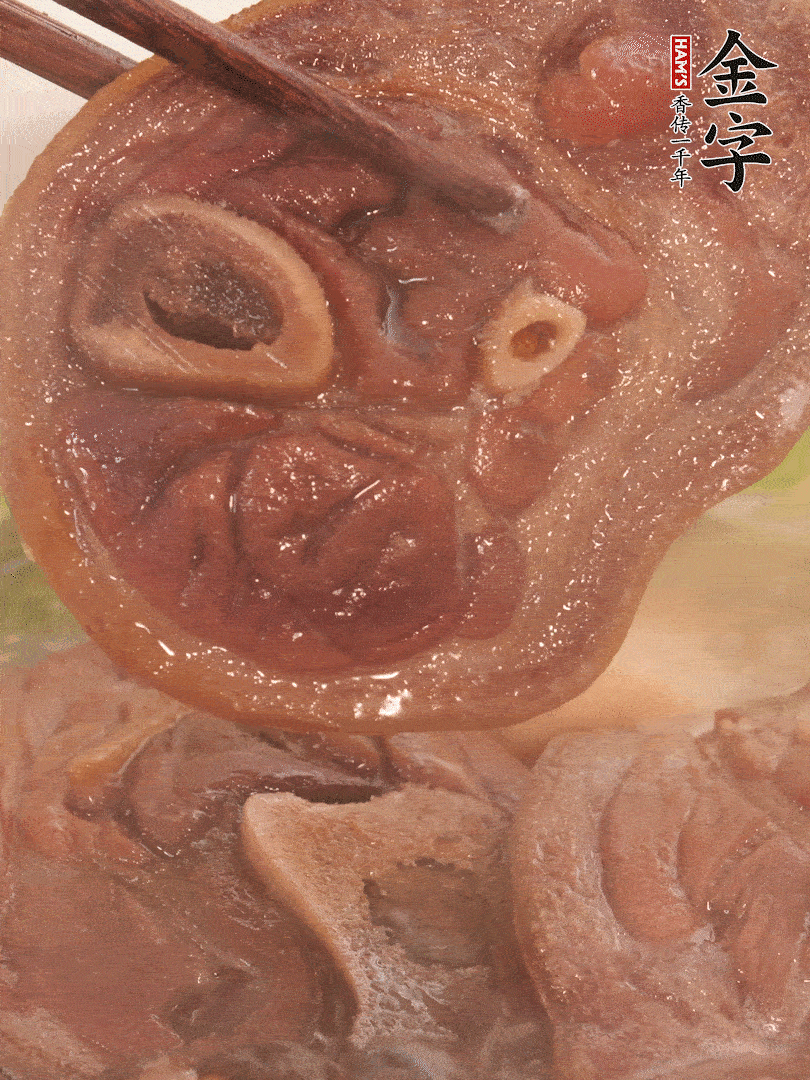 大火燒開后，調(diào)成小火燜煮30分鐘，煮至蓮藕軟糯。