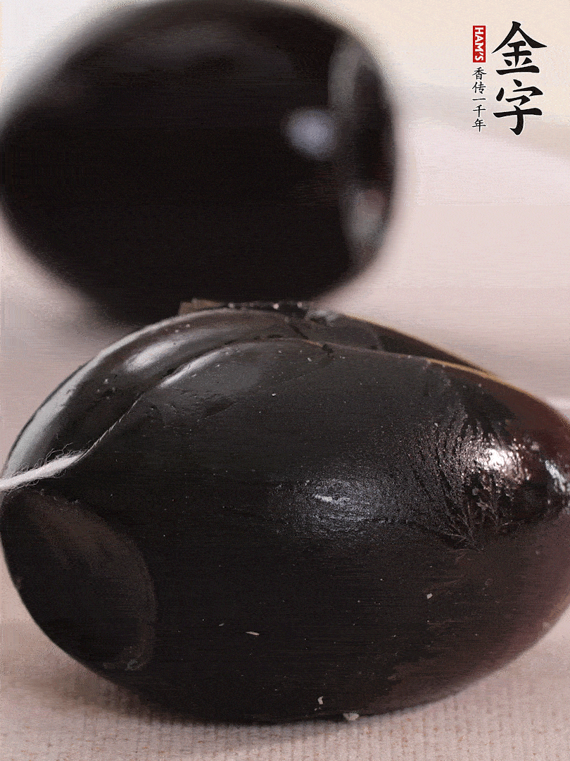 娃娃菜金針菇去跟洗凈，皮蛋改刀。