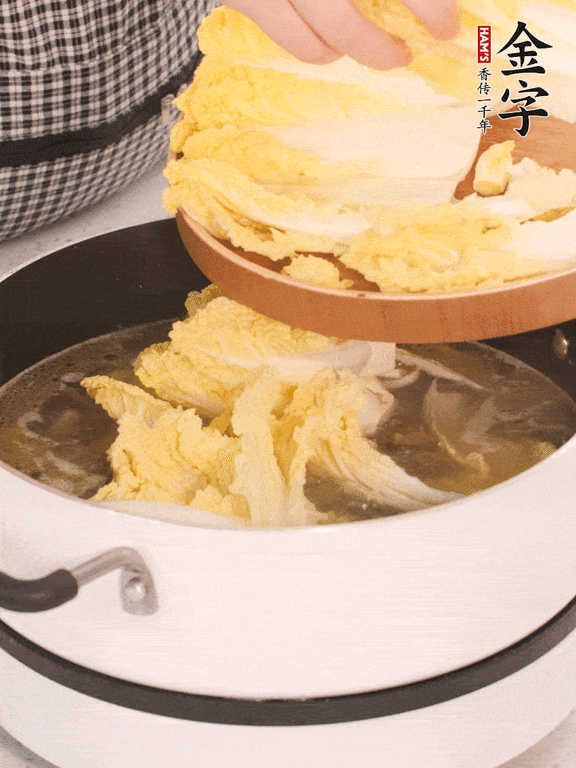 放入娃娃菜、金針菇再燉煮5分鐘。