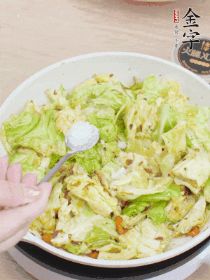 一點(diǎn)鹽、糖調(diào)味。