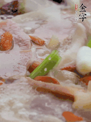 最后下枸杞、蒜白。