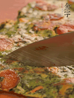 小火煎3分鐘后翻面，蓋蓋兒燜2分鐘。