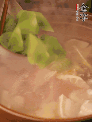 再加入焯水過的百葉結(jié)、萵筍塊燉15-20分鐘。