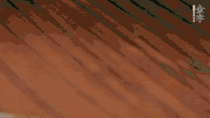 待水沸騰，煮到湯圓浮起，碗中加點(diǎn)豬油、生抽、蔥花就可以了。