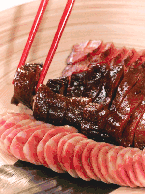 香腸、醬肉適合切片、醬鴨適合切塊。