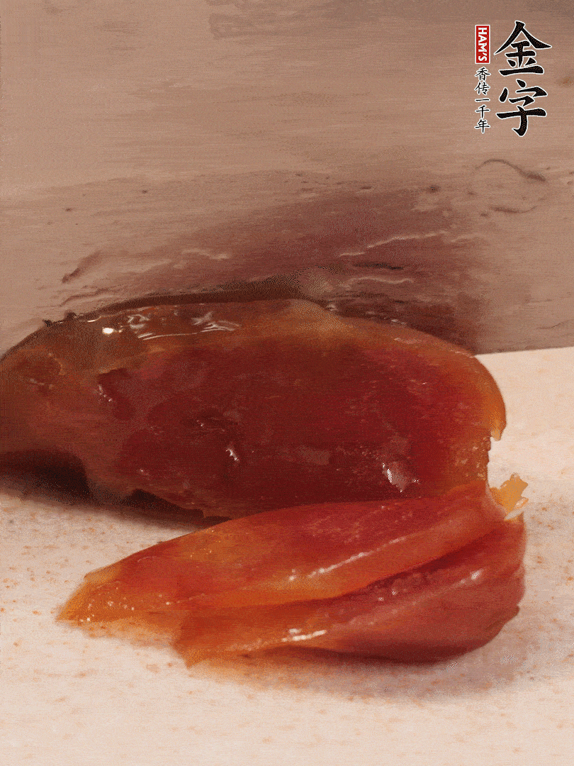 臘腸煮熟后，切薄片