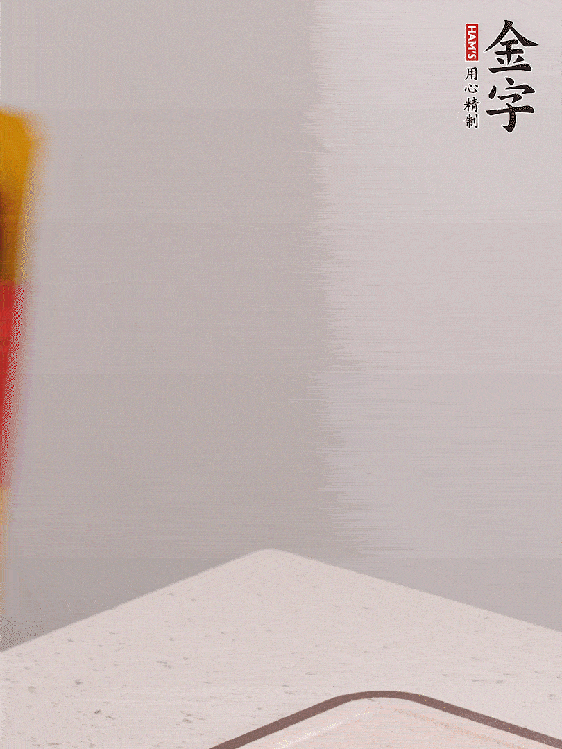 金字火腿切片，溫水浸泡5分鐘，將牛腩放鍋中，倒入比食材多2倍的清水，加姜焯水