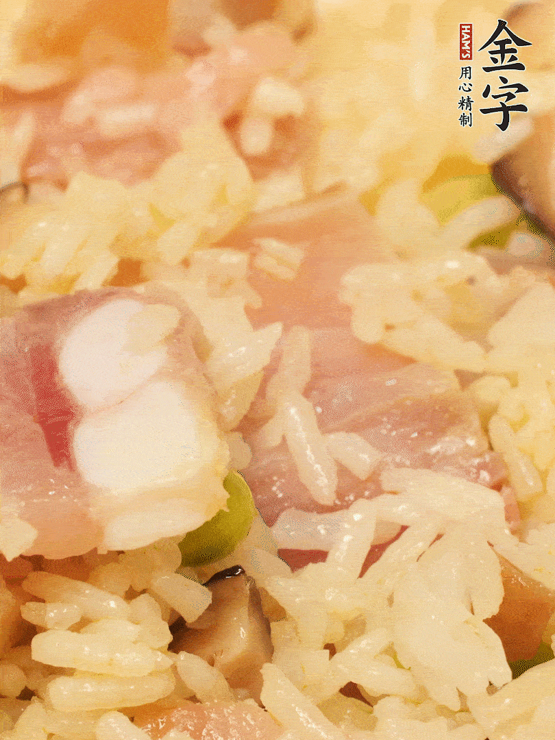 下米飯、蝦米繼續(xù)翻炒