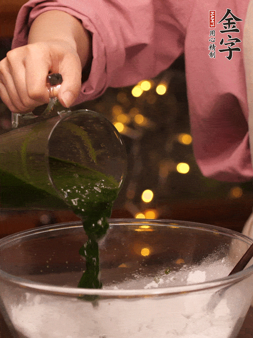 清明粿粉，分次加艾草泥，加點油揉2分鐘