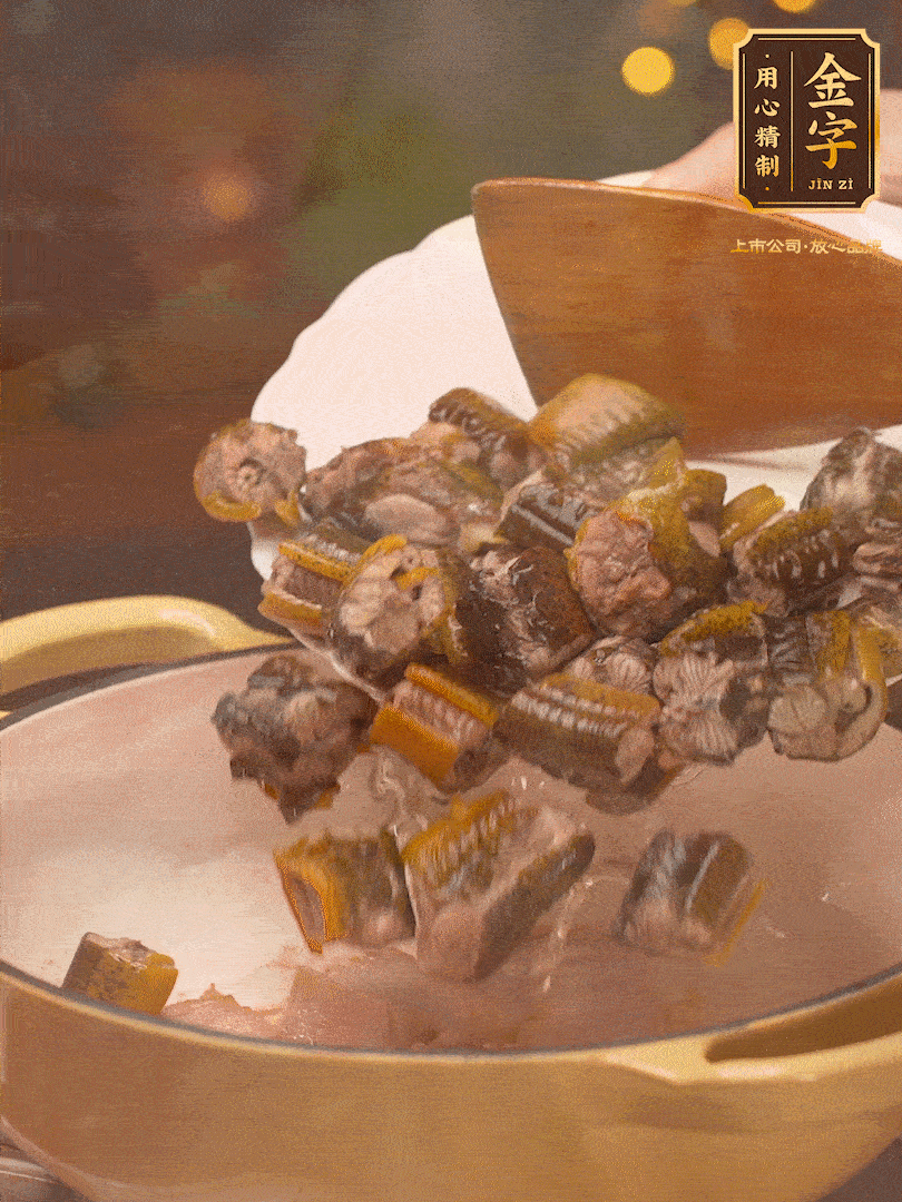 再加入黃鱔、春筍 炒出香味