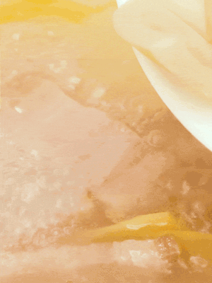 金字咸肉、火腿、春筍 通通放入鍋中小煮30分鐘