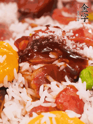 調(diào)醬汁，把蠔油：生抽：老抽：香油按1:2:1:0.5的比例。