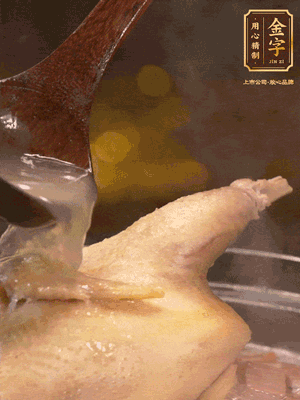 大火燒開后，撇去浮沫。轉(zhuǎn)小火燉2個小時