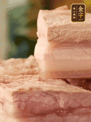 改刀切成立方塊，棉繩綁緊