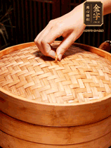 麻辣香腸蒸10分鐘，切成片，蒜苗切斜段，姜蒜干辣椒小米椒切碎