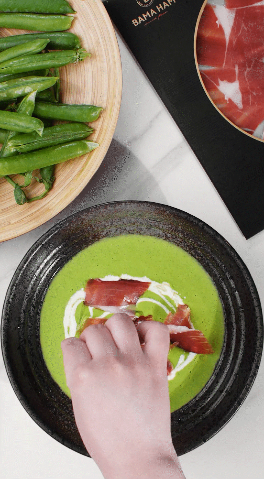 將上述擺盤的食材依個(gè)人喜好適量點(diǎn)綴即可。