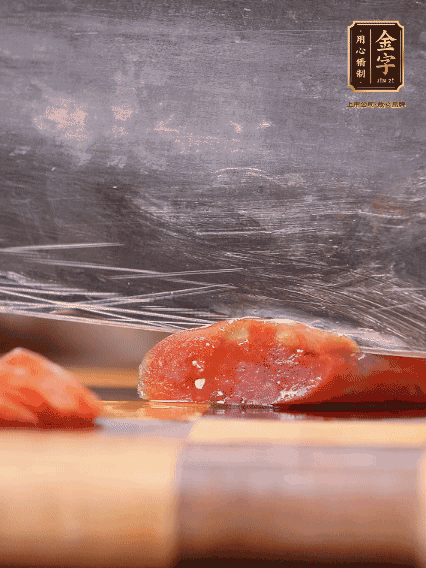 臘腸蒸熟，切片備用