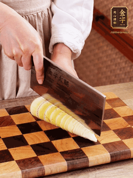 春筍切片，焯水1分鐘