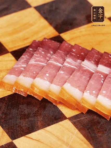 鮑魚處理干凈，金字火腿切片備用