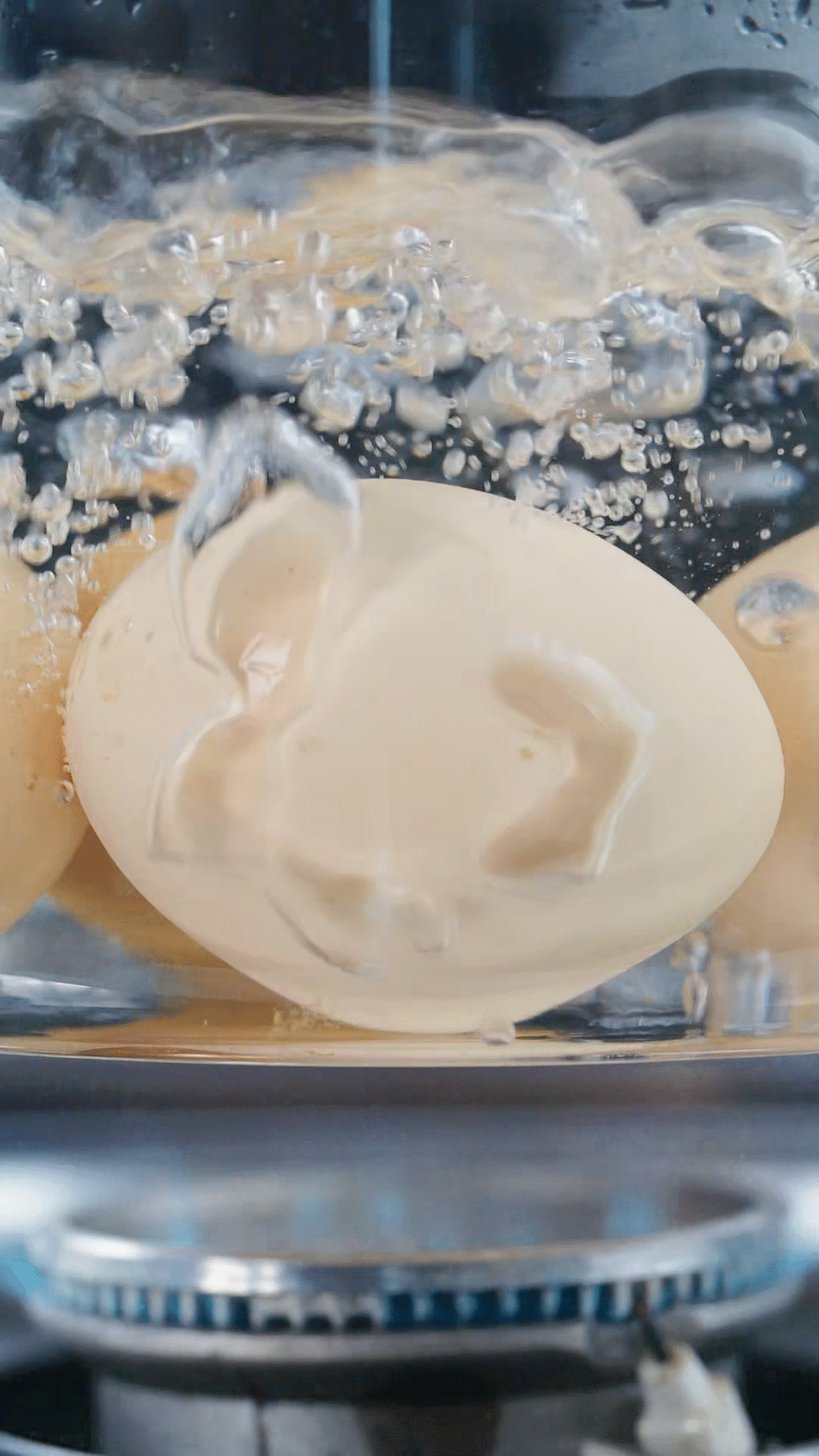 水開(kāi)后放入可生食雞蛋煮6分鐘