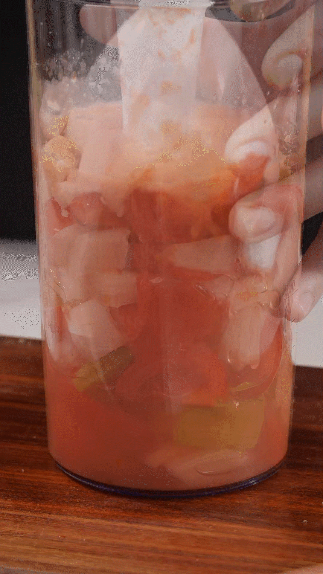 加入水、橄欖油、蘋果醋