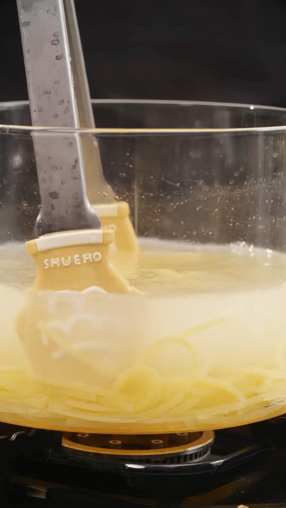 將意面煮熟，到自己喜歡的熟度。撈出過冷水，瀝干
