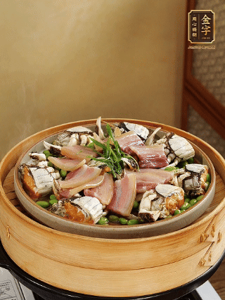 上鍋蒸15分鐘后，放蔥絲，潑熱油